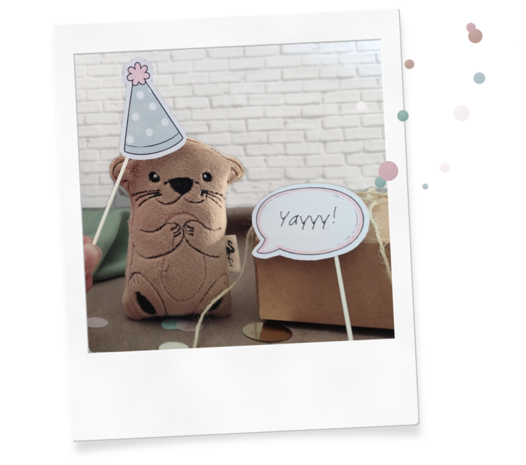Mutmach Stofftier Otter mit Fotobox Requisiten
